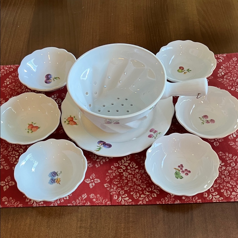 Charming Floral White Porcelain Berry  Bowl Set in pristine condition